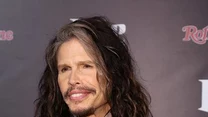 Steven Tyler z Aerosmith na jednym z występów w 2009 roku upadł tak nieszczęśliwie, że złamał ramię. Z tego powodu grupa musiała odwołać trasę koncertową. W 2010 roku Tylera ze sceny zepchnął kolega z zespołu. Tym razem obeszło się jednak bez kontuzji (fot. Taylor Hill)