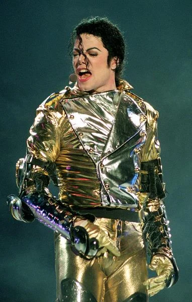 Również w 2011 roku na aukcję trafiło łóżko, na którym zmarł Michael Jackson. Wystawiający przedmiot na pewno liczyli na spory zarobek, gdyż łóżko, na którym król popu spał w trakcie trasy koncertowej w Irlandii zostało sprzedane za prawie 9 tysięcy dolarów. Ostatecznie jednak, na prośbę rodziny, przedmiot został wycofany z licytacji (fot. Phil Walter)