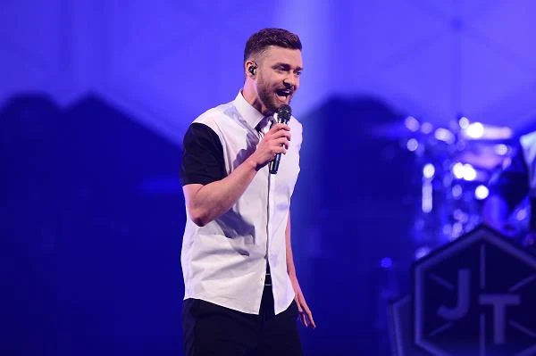 Justin Timberlake, jeszcze jako członek N'Sync, w 2000 roku gościł w jednym z programów śniadaniowych. Tam też nadgryzł tosta francuskiego. Ten niedługo potem znalazł się na eBayu, a jego nabywczyni zapłaciła za niego ponad 600 dolarów (fot. Stephen Lovekin)
