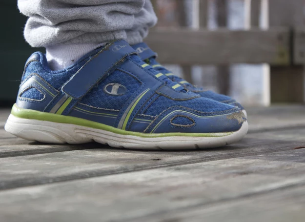 W pierwszych trzech latach życia stopa dziecka rośnie o ok. 0,5 cm na kwartał. Zatem nie kupuj dziecku butów w sam raz! W pierwszych trzech latach życia stopa dziecka rośnie o ok. 0,5 cm na kwartał. Zatem nie kupuj dziecku butów w sam raz!