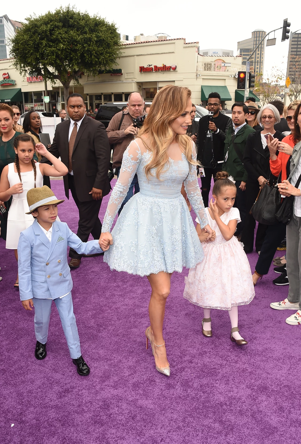 Jennifer Lopez z dziećmi: Maximilian David Muniz i Emme Maribel Muniz Jennifer Lopez z dziećmi: Maximilian David Muniz i Emme Maribel Muniz