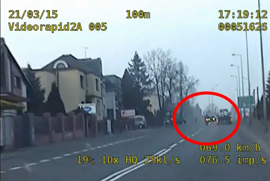 Policjanci zatrzymują prawa jazdy, kary wymierza sąd Policjanci zatrzymują prawa jazdy, kary wymierza sąd