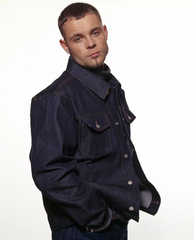 Brian Harvey został w 1997 r. wyrzucony z East 17 po tym, jak zachwalał w wywiadzie zażywanie narkotyków. Później grupa wielokrotnie zmieniała skład: członkowie odchodzili, wracali i znów odchodzili