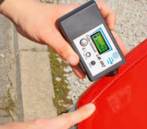 Czujnik lakieru to przydatne urządzenie, ale często trudno zinterpretować jego odczyty