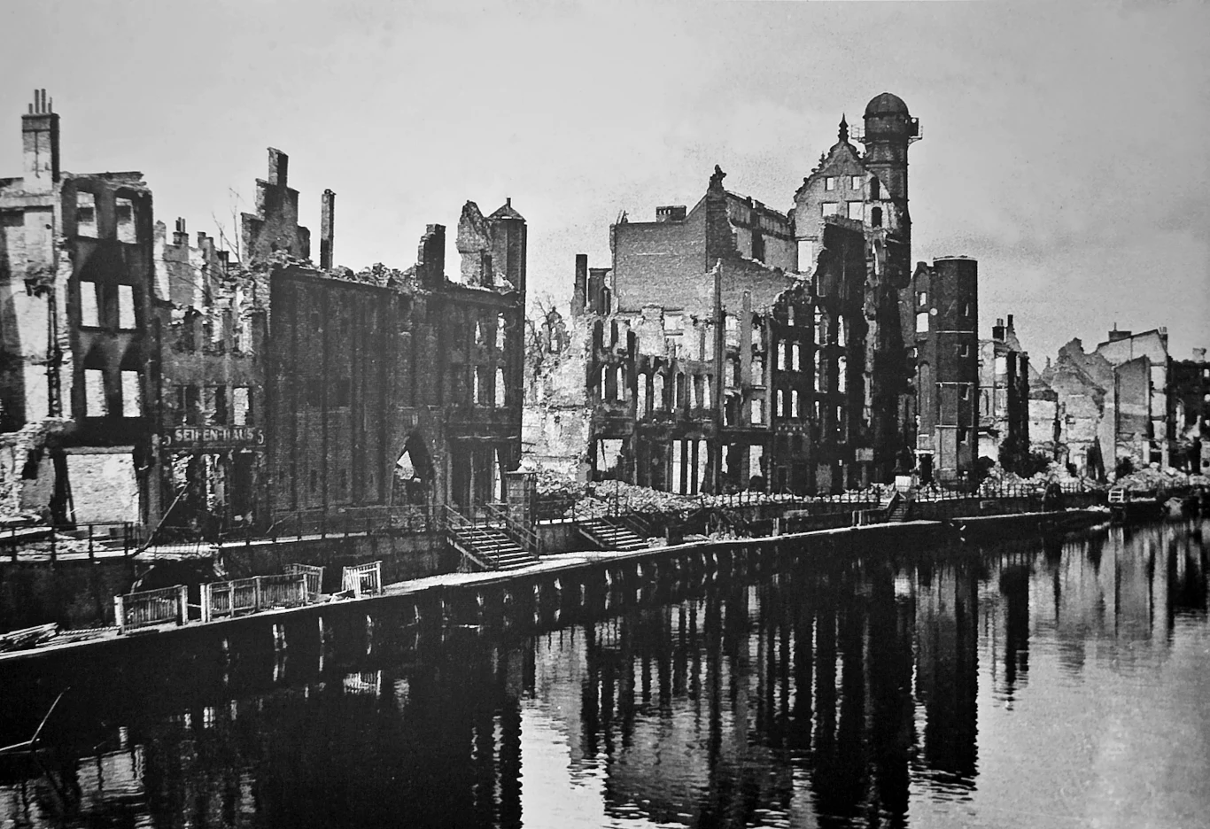 Zniszczony Gdańsk, 1945