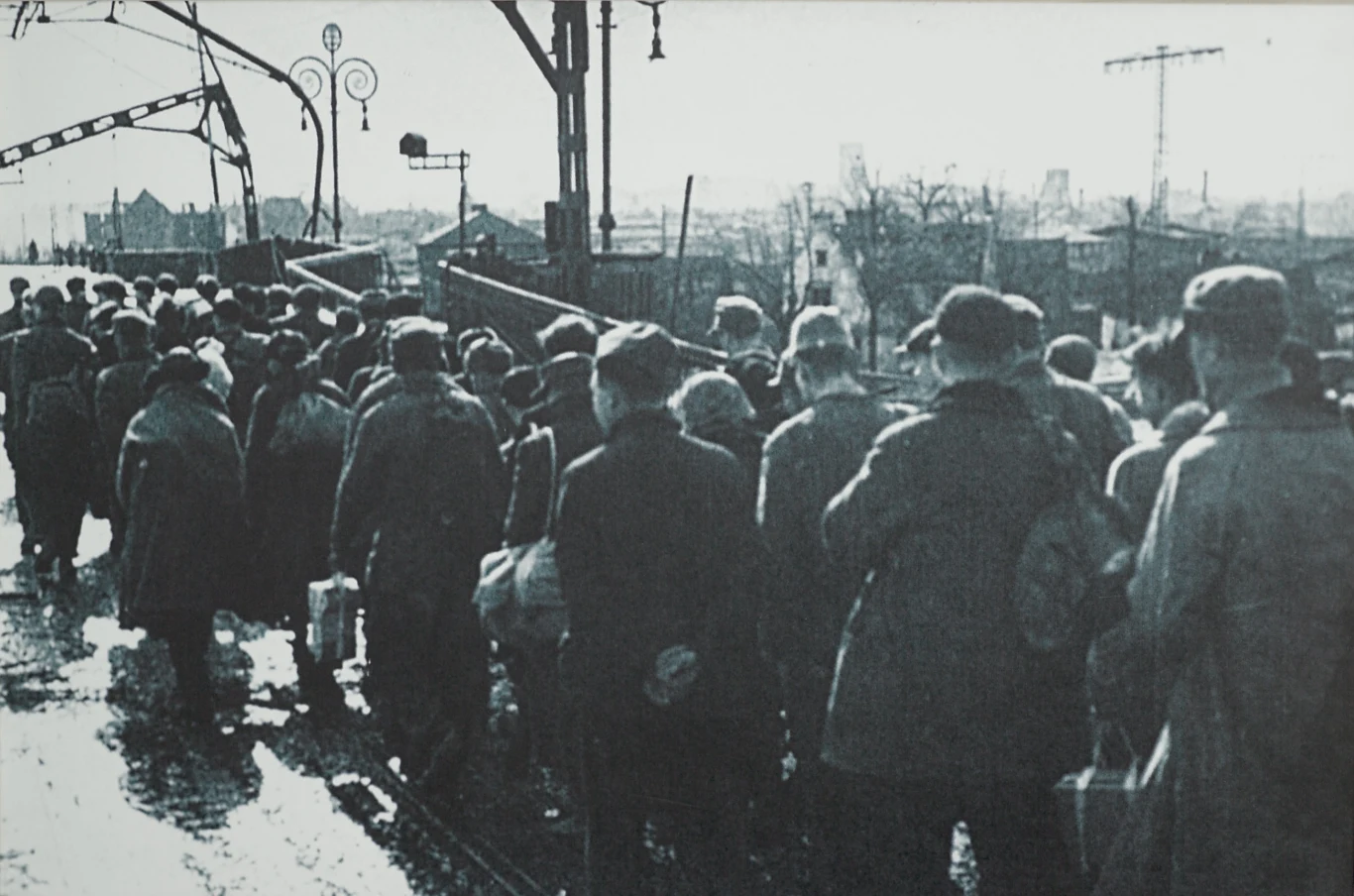 Uchodźcy niemieccy w Gdańsku po wkroczeniu Armii Czerwonej w 1945 roku 