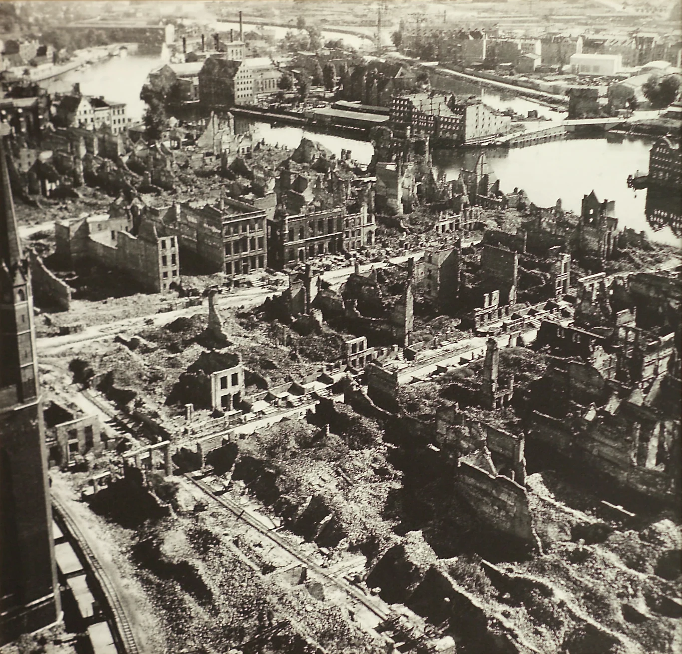 Ruiny gdańskiej starówki w roku 1945 