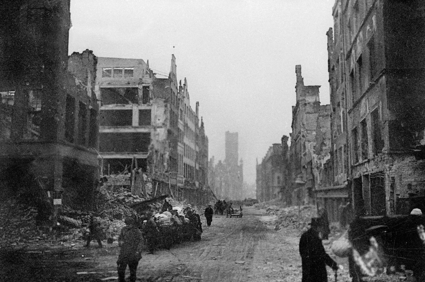 Pierwszy dzień po wkroczeniu do Gdańska Armii Czerwonej, 1945