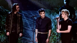 Zayn Malik (po środku) doprowadził fanów do skrajnych form rozpaczy