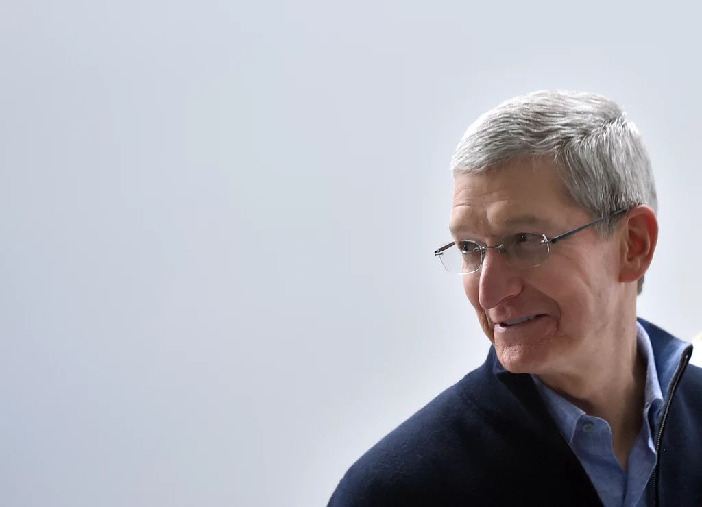 Tim Cook chce włączyć się w działalność charytatywną