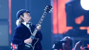 Angus Young (AC/DC): 60-latek w krótkich spodenkach