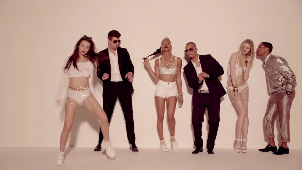 Robin Thicke, Pharrell i T.I. w klipie "Blurred Lines"