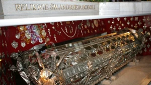 Trumna z relikwiami św. Andrzeja Boboli