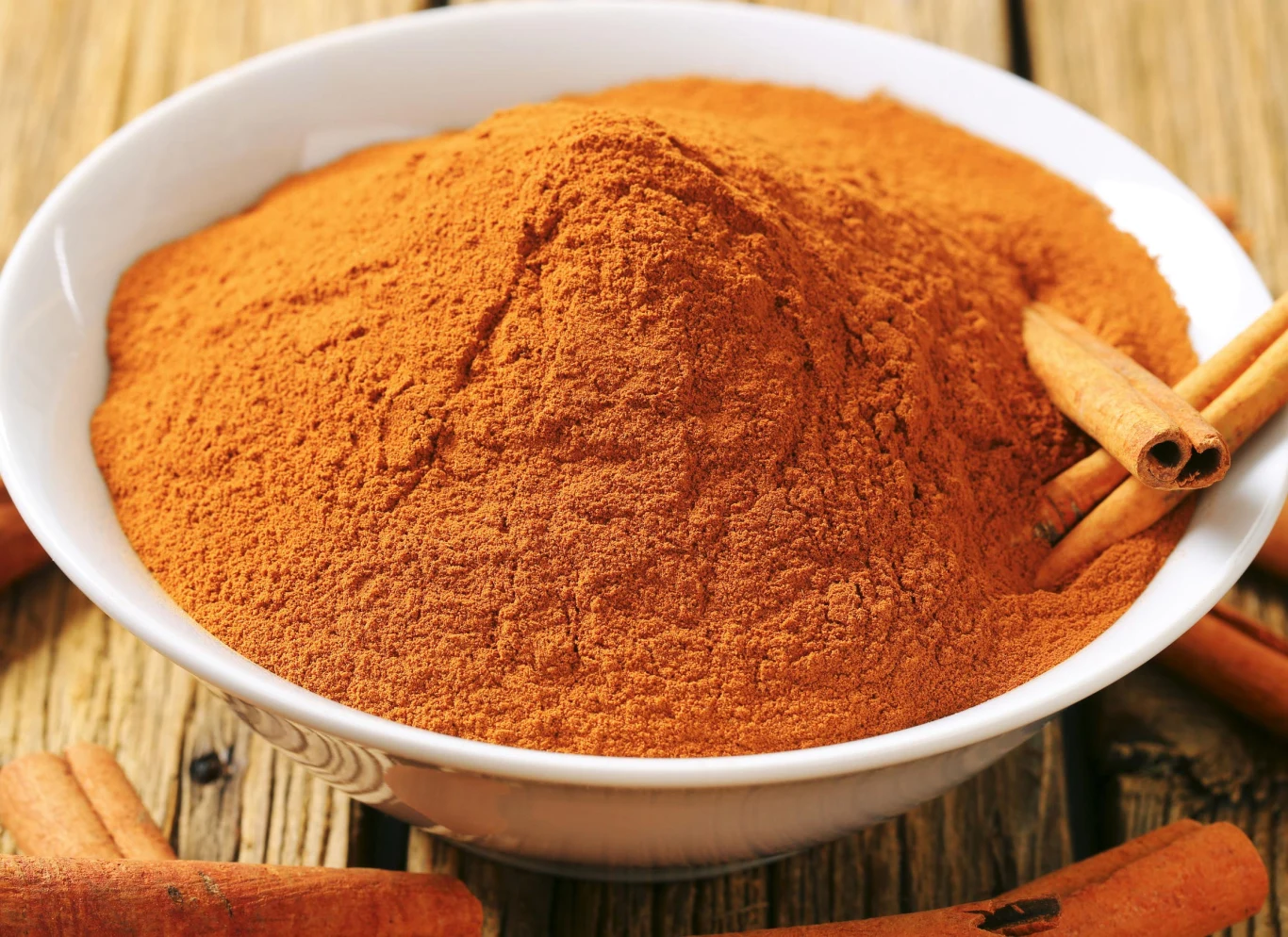 Zapach cynamonu skutecznie odstrasza ślimaki z ogrodu