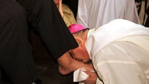 Kard. Kazimierz Nycz dokonał obrzędu obmycia nóg 