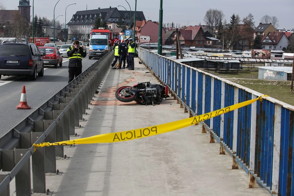 W minioną niedzielę motocyklista wypadł z drogi na moście w Nowym Targu. Zginął na miejscu