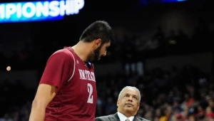 Sim Bhullar (z lewej) może zostać najwyższym zawodnikiem w NBA