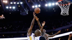 Decydująca akcja meczu. W roli głównej Harrison Barnes 