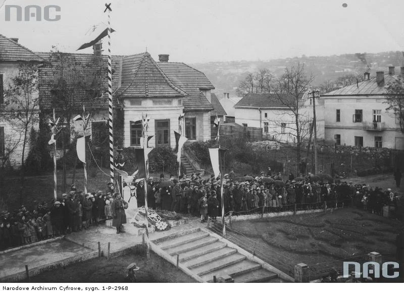 Czortków - obchody Święta Niepodległości. Fragment uroczystości na rynku, 1931