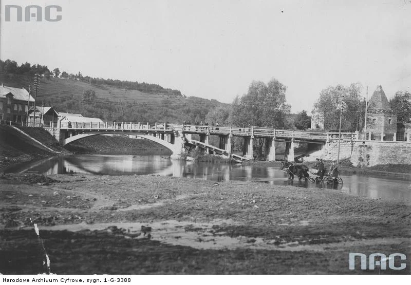 Trembowla - most na Serecie. Widoczny wóz konny przejeżdżający przez rzekę