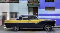 Zdjęcia z cyklu "Cubamerican: 100 American cars in Cuba"