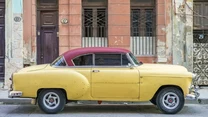 Zdjęcia z cyklu "Cubamerican: 100 American cars in Cuba"