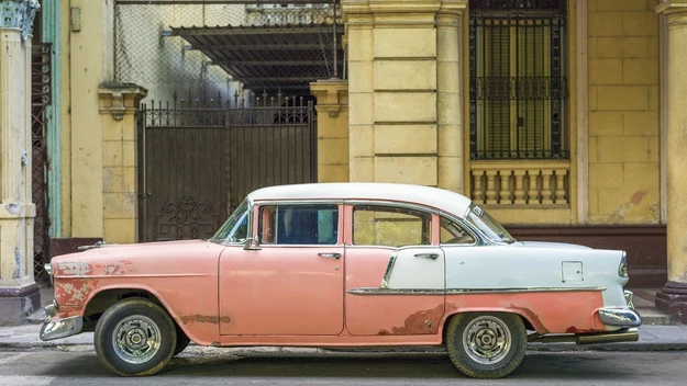 Zdjęcia z cyklu "Cubamerican: 100 American cars in Cuba"