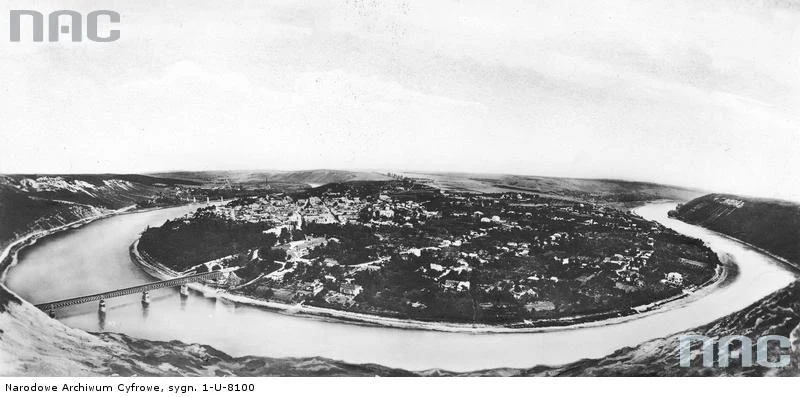 Zaleszczyki - panorama miasta. Widoczne mosty: kolejowy i drogowy na Dniestrze