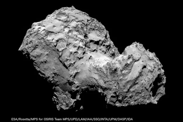 Kometa 67P/Czuriumow-Gierasimienko jest już od roku obserwowana przez europejską sondę Rosetta.