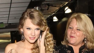 Taylor Swift (2010 r.) ze swoją matką
