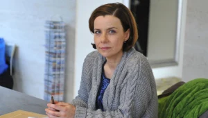 Tylko przez chwilę Carmen zazna spokoju. Po powrocie do Polski rodzinne kłopoty dadzą o sobie znać. Sytuację skomplikuje stan zdrowia jej ojca