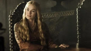 Cersei Lannister (Lena Headey), chcąc władzy, zraża do siebie lud i nie pomoże jej nawet gwardia...