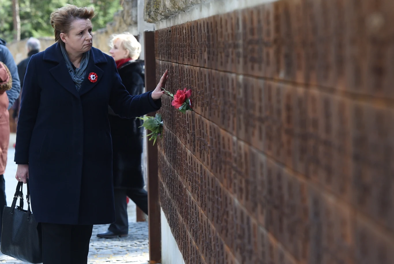 Minister kultury Małgorzata Omilanowska na uroczystych obchodach 75. rocznicy zbrodni katyńskiej