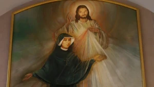 Obraz św. Faustyny, który wisi w Domu Zgromadzenia Sióstr Matki Bożej Milosierdzia 