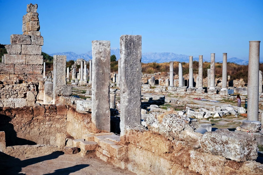 Starożytne ruiny w Perge