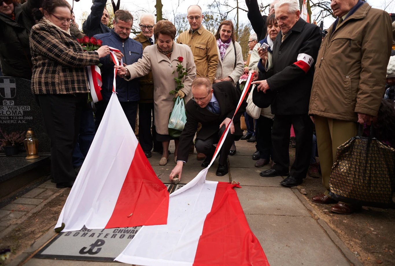 Prezes IPN Łukasz Kamiński podczas uroczystości osłonięcia tablic