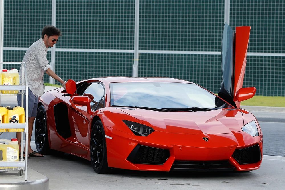 Tomek zazdrości Kubie drogich i szpanerskich samochodów? Tomek zazdrości Kubie drogich i szpanerskich samochodów?