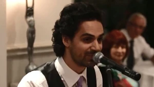 Daniel Buccheri w trakcie swojego występu na ślubie