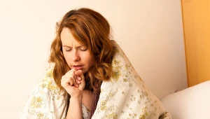 Częste powikłanie po przeziębieniu. Rozpoznasz po świstach i furczeniu