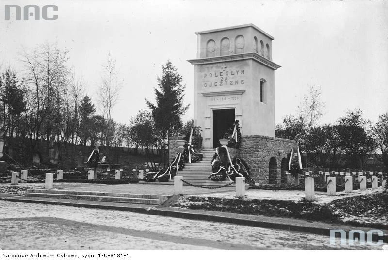 Zborów - mauzoleum ku czci poległych w latach 1914-1920