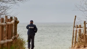 Policja pracuje na miejscu morderstwa pięcioletniej dziewczynki 