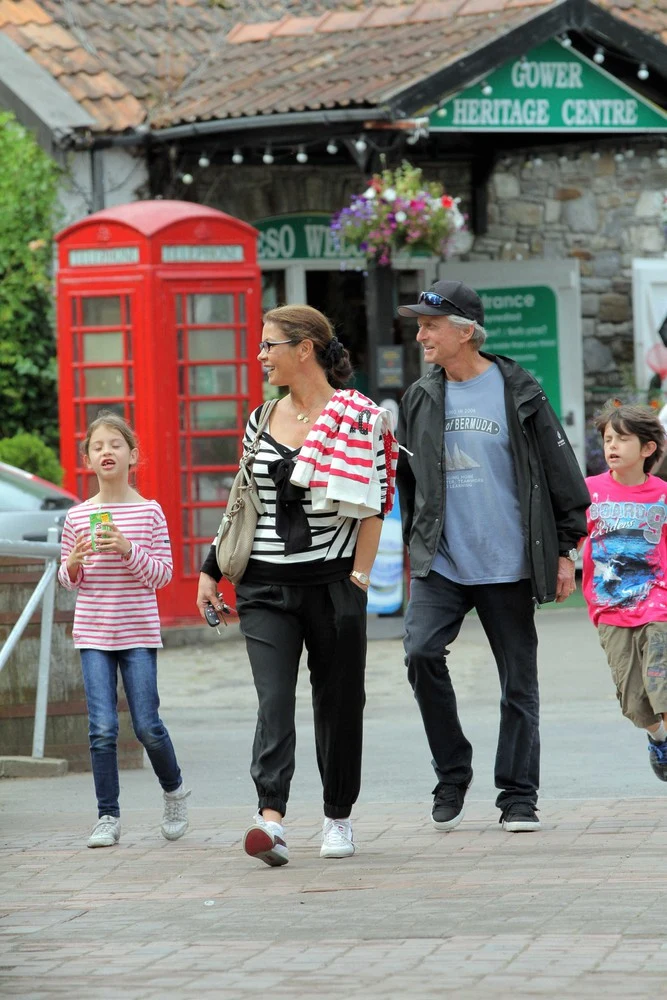 Catherine Zeta-Jones i Michael Douglas z dziećmi