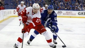 Paweł Dacjuk w meczu z Tampa Bay Lightning