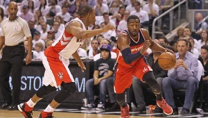 John Wall mija Kyle'a Lowry'ego
