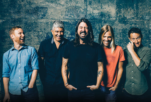 Foo Fighters na plakacie promującym koncert w Polsce