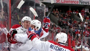 Radość hokeistów Canadiens po zwycięstwie nad Senators