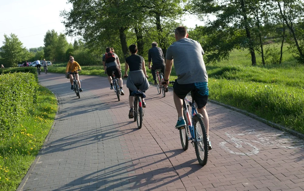 Rowerzyści nie używają kasków, odblasków, nie kupują OC...