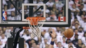 Marcin Gortat kontra Amir Johnson