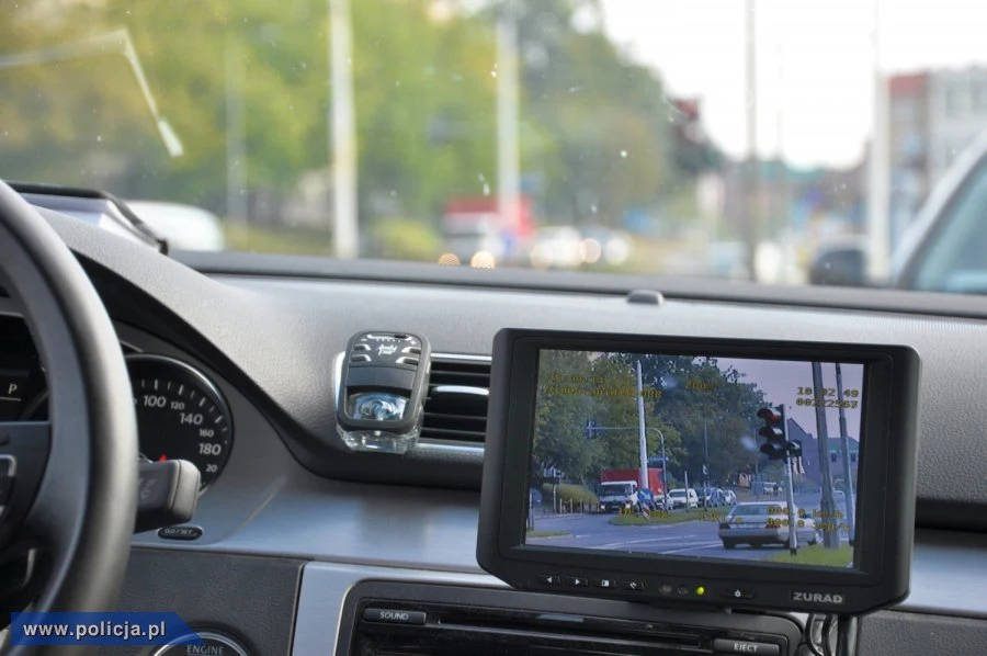 Kierowcy bardzo często łamią ten przepis, za co grozi mandat w wysokości 100 zł