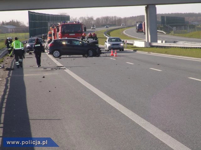 Mężczyzna zostawił rozbite auto i... odjechał stopem